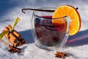 Liquore calmante anti stress fatto in casa con anice e ginepro